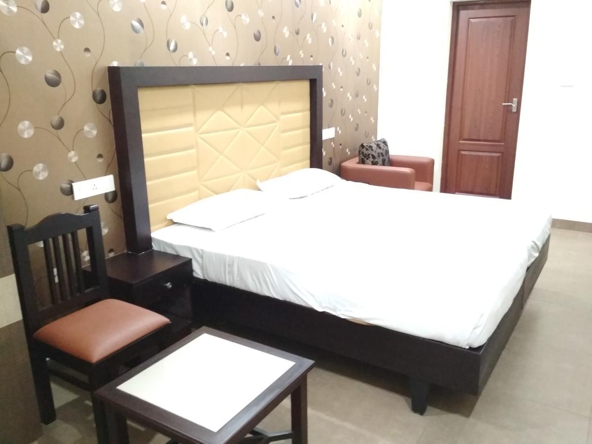 Hotel Rukmini Alwaye Zewnętrze zdjęcie