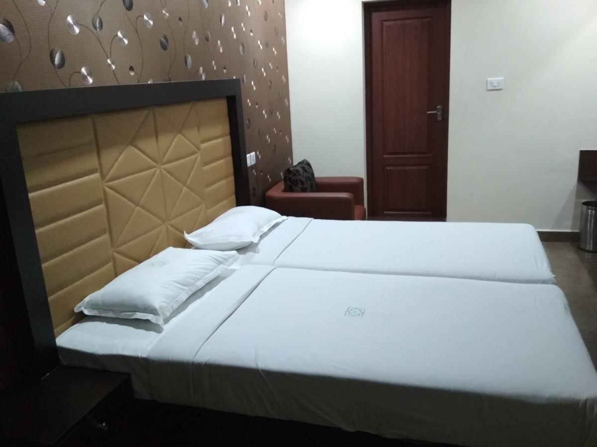 Hotel Rukmini Alwaye Zewnętrze zdjęcie