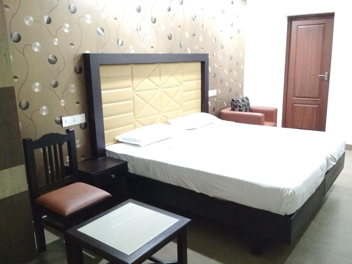 Hotel Rukmini Alwaye Zewnętrze zdjęcie