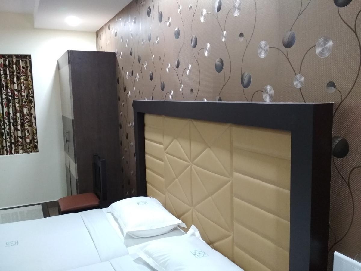 Hotel Rukmini Alwaye Zewnętrze zdjęcie