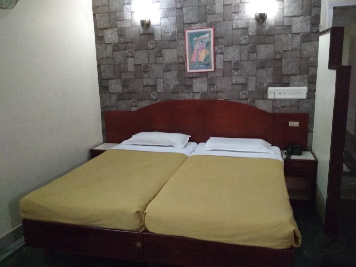 Hotel Rukmini Alwaye Zewnętrze zdjęcie
