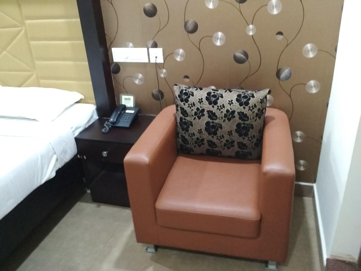 Hotel Rukmini Alwaye Zewnętrze zdjęcie